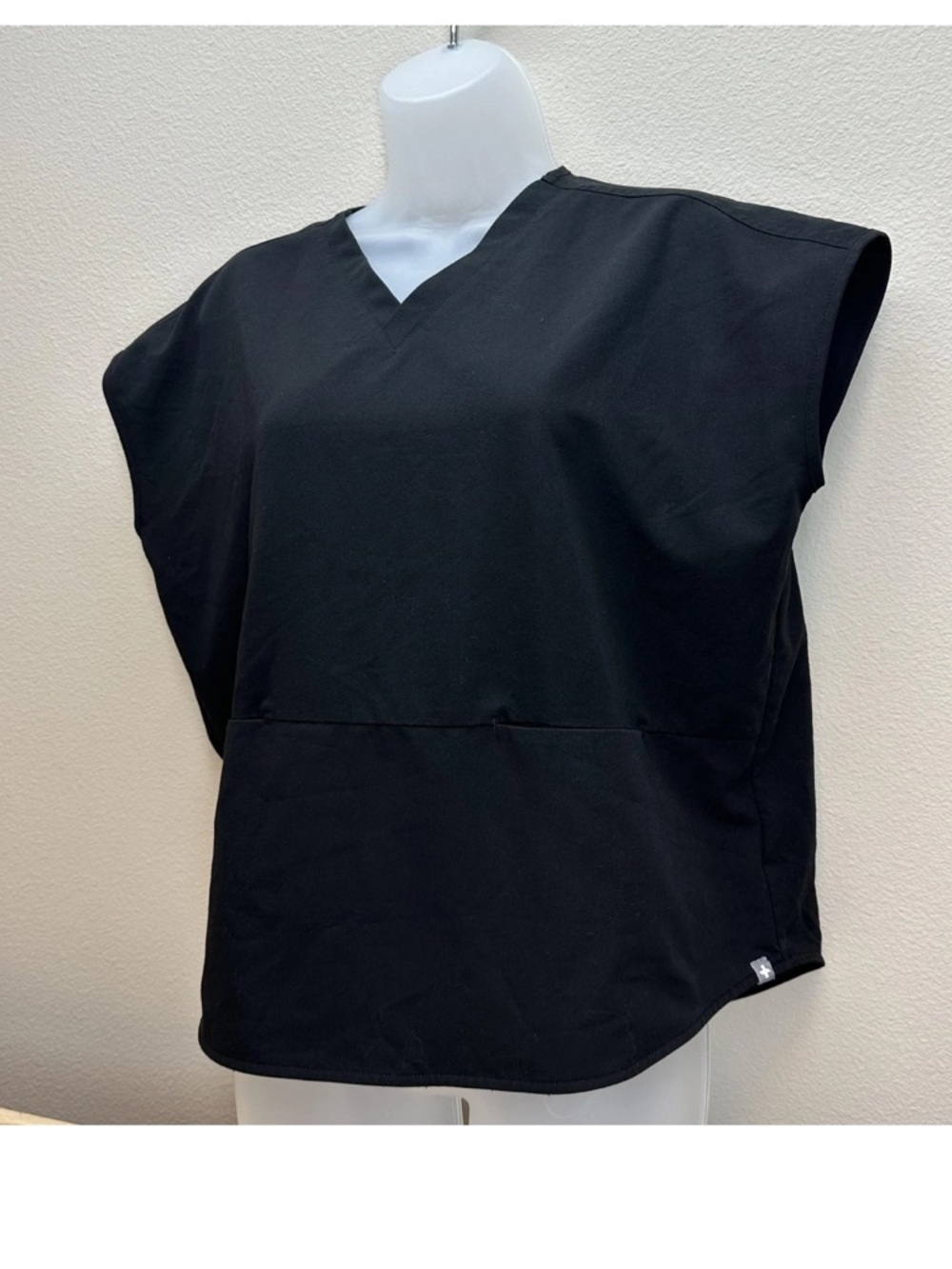FIGS Technical Collection Tunic Shirt Womens Small Black V-Neck W21SW1027